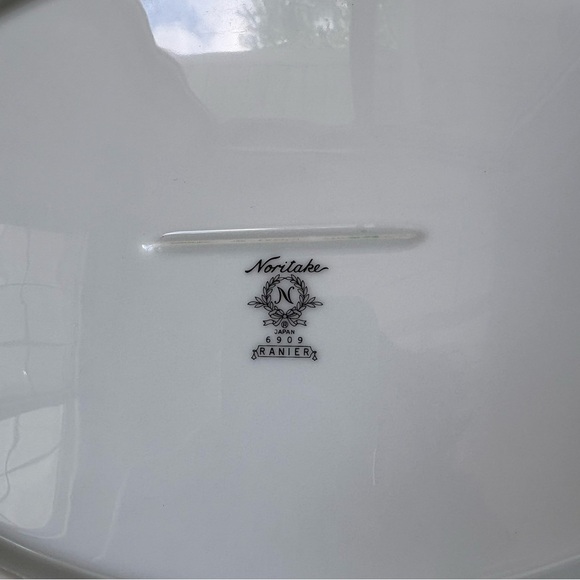 Noritake Ranier Elegant White Oval Serving Platter 13 5/8" - Picture 4 of 4